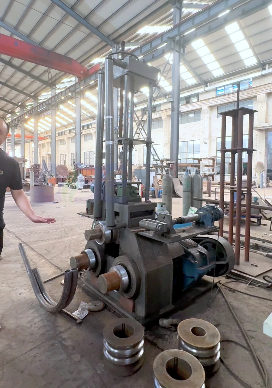 Briquetting machine